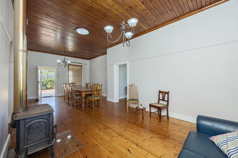 To Let 5 Bedroom Property for Rent in Bloubergstrand Western Cape